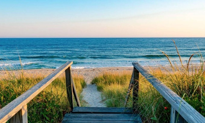 Surfside House | Quintessential 4 Bedroom Surfside Beach Cottage on Nobadeer Beach