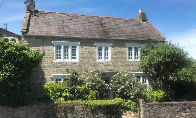 Paulton Cottage | Quintessential Cottage near Bath, from 1650’s