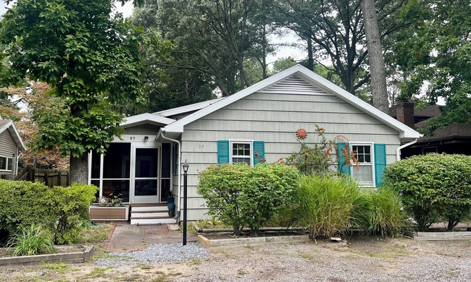 Rehoboth Beach House | QUINTESSENTIAL REHOBOTH BEACH COTTAGE! Walk to Beach!
