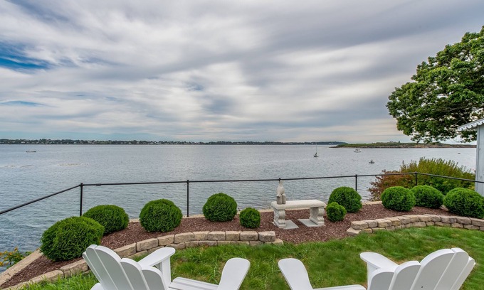 Mid-Coast and Islands Cottage | Quintessential seaside cottage in beautiful Pott's Point