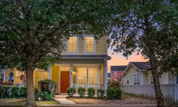 North Charleston House | Quintessential townhome with front porch & location near dining & airport