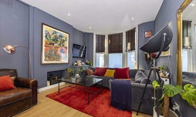 Tulse Hill Apartment | Quirky colourful apartment in Brixton with private patio