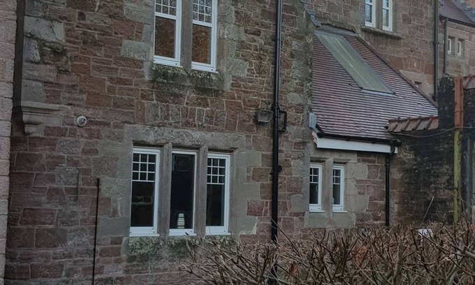 Dumbarton House | Quirky mid cottage in the former Carmelite Monastery. Close to Scottish Lochs.