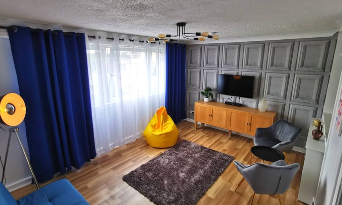 Newton Apartment | Quite and cozy south east Glasgow Apartment