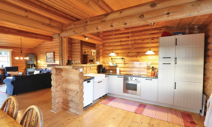 Gnosjo House | Quite apart awaits you this cottage with a view of Gärdesjön.