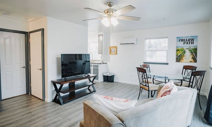 Chico House | Quite Studio w/Patio and Laundry