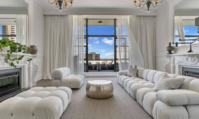 Auckland Central Business District Apartment | QV Stays Luxurious Heritage Style Hideaway