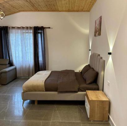 Sakës Apartment | Qyteza Guest House & Camping