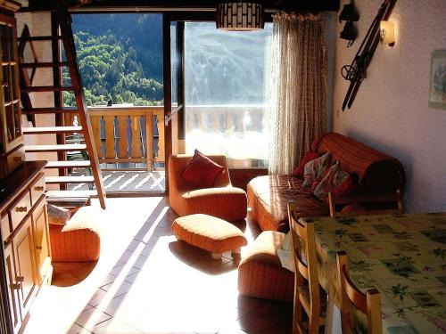 Champagny-en-Vanoise Apartment | Résidence Les PrimevÈres - 3 Pièces pour 6 Personnes MAE-3301