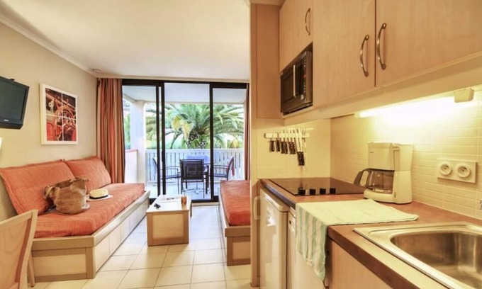 Le Lavandou Apartment | Résidence Pierre & Vacances L'Anse de Pramousquier - Studio 4 people - 1 sleeping area - Air-conditioned - Terrace or balcony