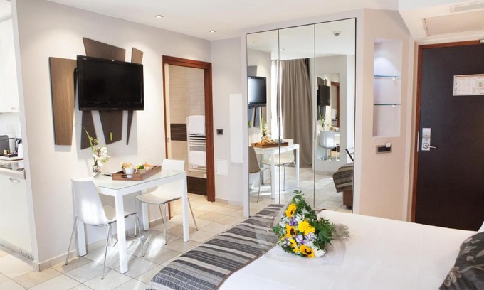 Juan-les-Pins Apartment | Résidence Villa d'Elsa