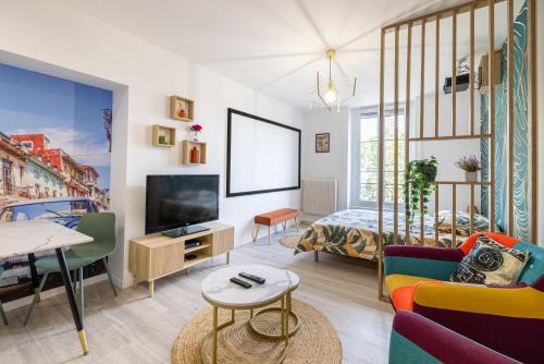 Royat Apartment | Rétro movies studio