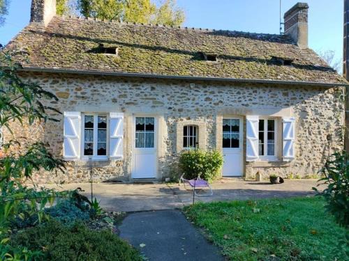 Champagne House | "Rêves de Gamins", Chambre de droite, 4 couchages dans gîte de campagne "La Camusière", proche du Pôle Européen et du circuit des 24h