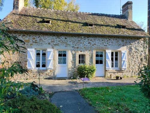 Champagne House | "Rêves de Gamins" Chambre de gauche, 4 couchages dans gîte de campagne "La Camusière", proche du Pôle Européen et du circuit des 24h