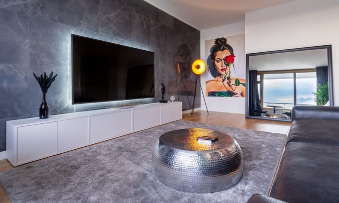 Suedviertel Apartment | RüSuite XL | 2-room apartment | balcony | Netflix