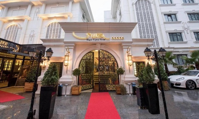 Sultanahmet House | R 1547 Sura Hagia Sophia Hotel with Garden, Terrace, Barbeque Grill, and Library