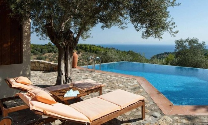 Votsi Villa | R 590 Luxury villa with Private Infinity Pool Jacuzzi Sea Views BBQ