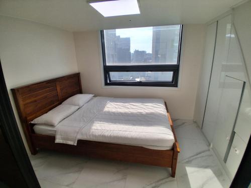 Sinchon-dong Bed & Breakfast | R house near Sinchon station and Ewha Womans Univ station