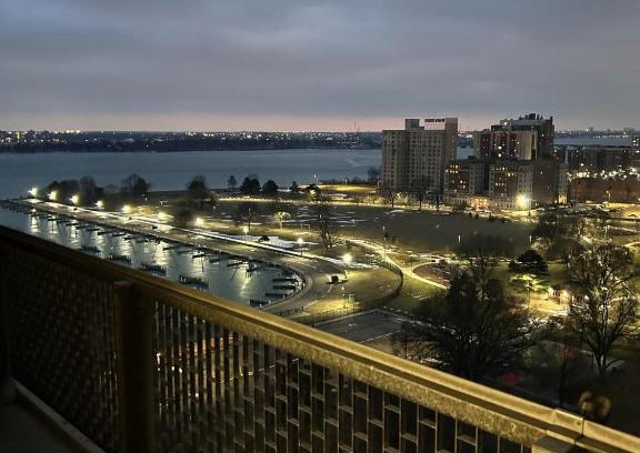 Detroit Apartment | R & R 2BDRM 2BATH WITH VIEW OF THE CITY, RIVER AND CANADA