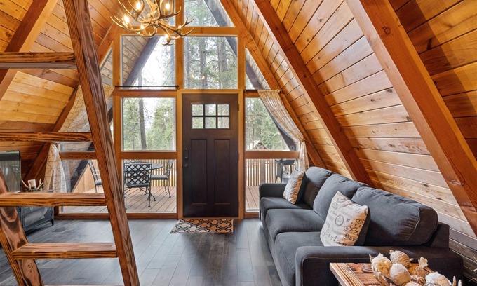 Leavenworth Cabin | R&R Retreat - Intimate, Quaint and Cozy A-Frame