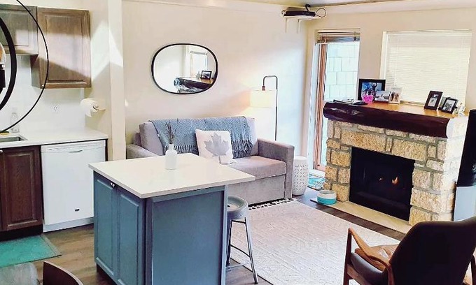 Village North Apartment | R & R Retreat Luxury Condo