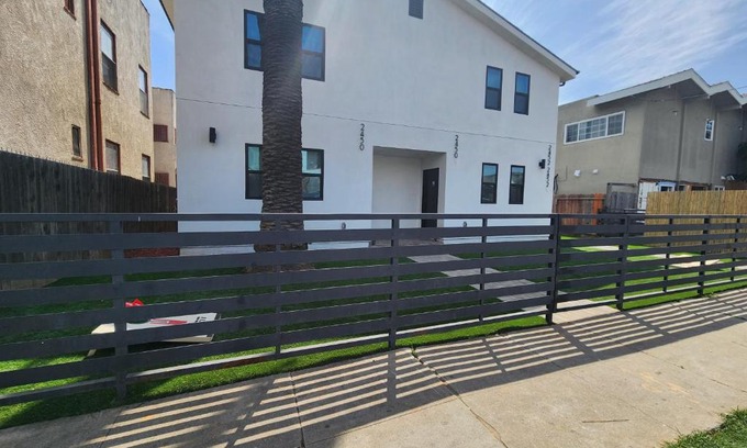 Boyle Heights Hotel | R&R Suites