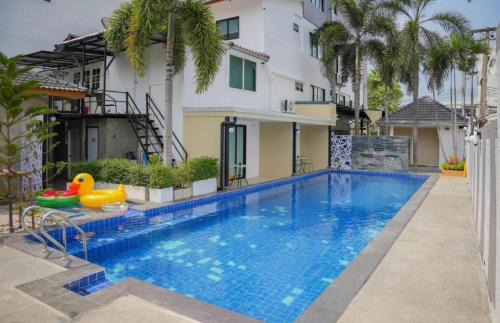 Ban Tai Hotel | R2 Bed and Pool Kanchanaburi