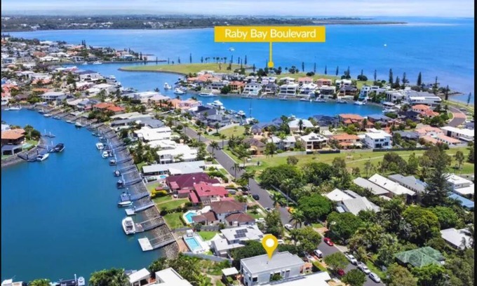 Raby Bay Villa | Raby Bay Scenic Canals Getaway