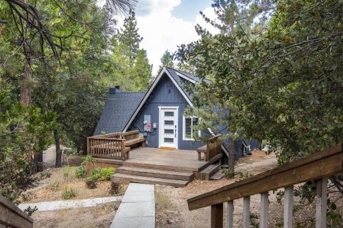 Pine Cove Ski Chalet | RACC00N Ridge Hot Tub Hideaway