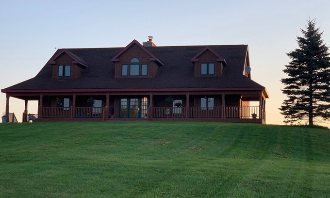 Elkhart Lake House | Racer’s Getaway - Rural, Upscale, Unique Home 8 minutes from Road America