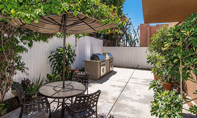 Hollywood Apartment | Rad Hollywood 1BR w/Gym, Spa + Pool, near shops by Blueground