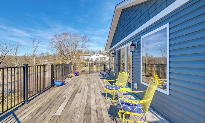 Ingles House | Radford Home w/Wraparound Deck!