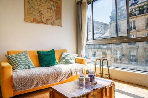 Quartier de la Porte-Saint-Denis Apartment | Radiant&Charming StudioPoissonnièreGare de l'Est