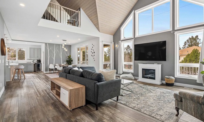 East Kootenay House | Radiant Retreat | New Listing! Intro Price 20% Off