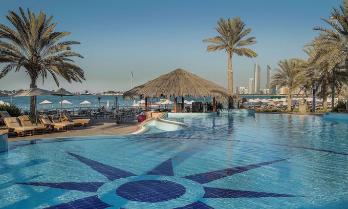 Abu Dhabi Hotel | Radisson Blu Hotel & Resort, Abu Dhabi Corniche