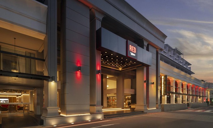 Patong Hotel | Radisson RED Phuket Patong Beach