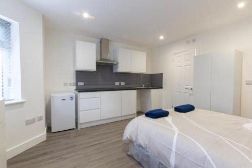 Southampton House | Radstock Road - Room 1b