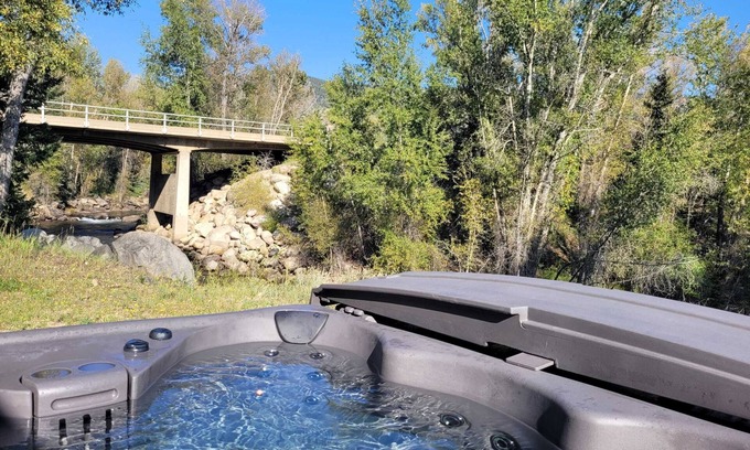 Downieville-Lawson-Dumont House | Rafting! Hot tub and Creek Views