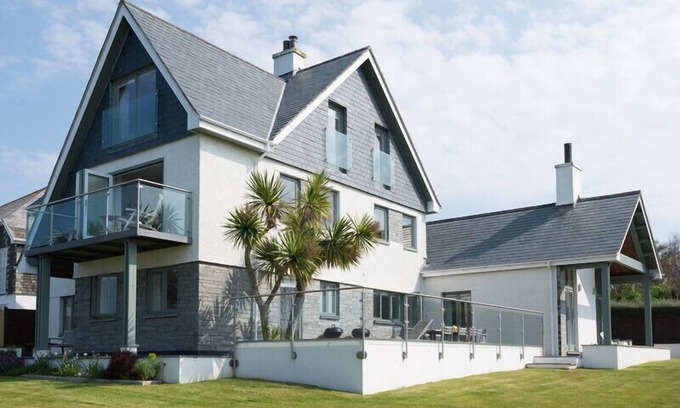 Trebetherick Cottage | RAGLEIGHS, pet friendly, with open fire in Daymer Bay