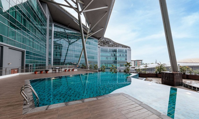 Richmond Hill Hotel | Raia Hotel & Convention Centre Kuching