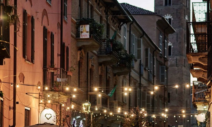 Asti Apartment | Railing house in the historic center of Asti