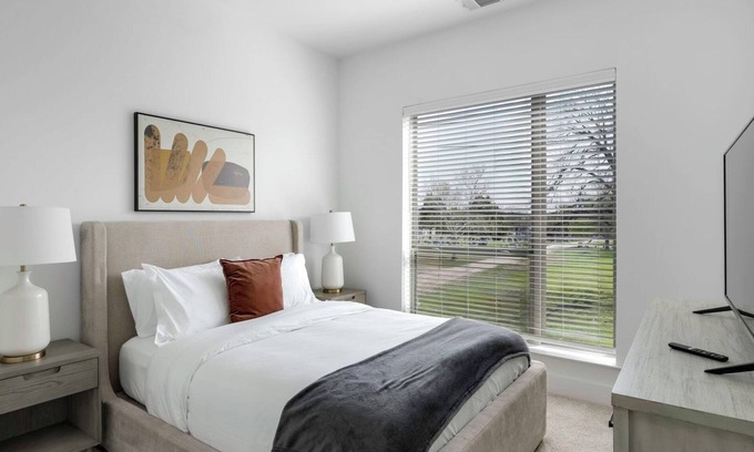 Denton Apartment | Railyard 1BD 4 - One Bedroom Apartment, Sleeps 2