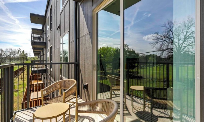 Denton Apartment | Railyard 3BD 3 - Three Bedroom Apartment, Sleeps 6