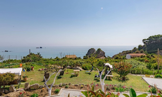 Sinarades Apartment | Rainbow apartment B, Pelekas beach, 40 meters from the sea