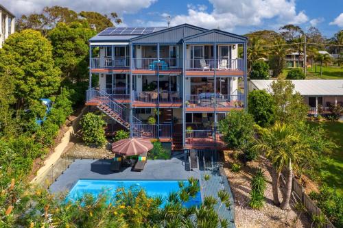 Rainbow Beach House | Rainbow Beach House - Rainbow Beach. Pool. Wifi. Views.