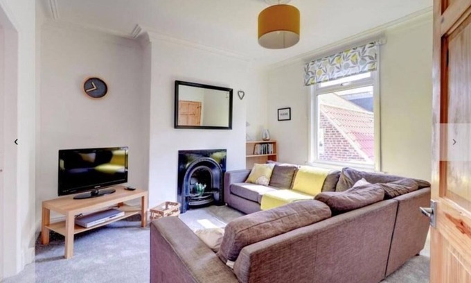 Whitby Cottage | Rainbow Cottage - A home from home in the heart of Whitby