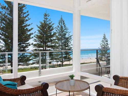 Coolangatta Apartment | Rainbow Pacific Unit 9