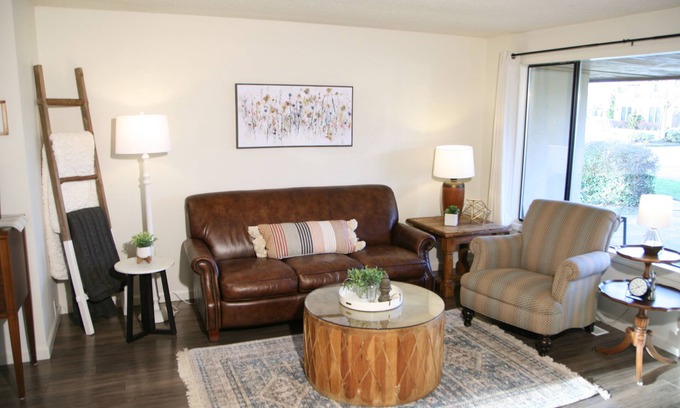 Enumclaw Condo | Rainier Villa, 2 minute walk to town