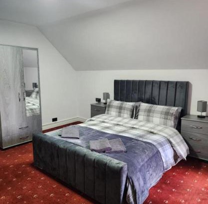 Manchester House | Rainsough Cottage Guest House - Shared Bathroom - Free Parking & WiFi