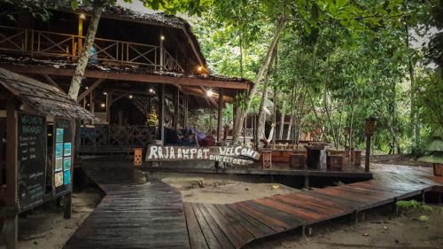Saprokren Resort | Raja Ampat Dive Resort